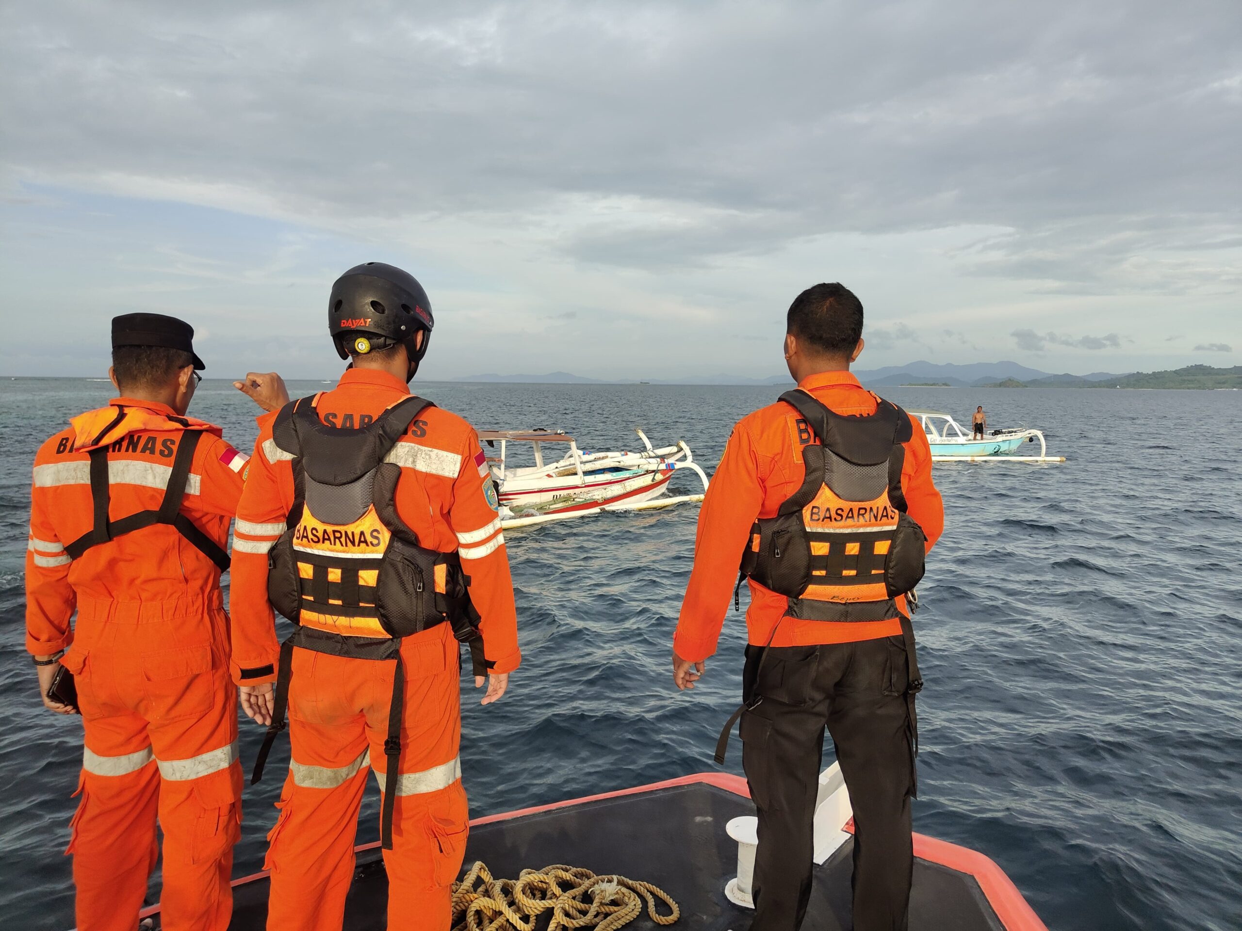 Detik-detik Penyelamatan 6 Pemancing Terombang-ambing di Laut Lombok Barat
