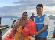 PLN Salurkan 52 Paket Sembako untuk Lansia Dhuafa di Bajo