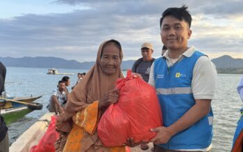 PLN Salurkan 52 Paket Sembako untuk Lansia Dhuafa di Bajo