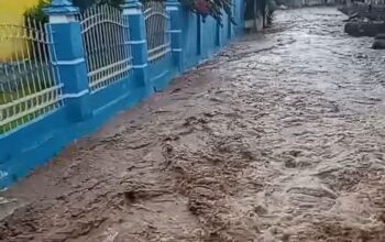 Banjir Terjang Dua Desa di Bima, 37 KK Terdampak, Jalan dan Tembok Penahan Rusak