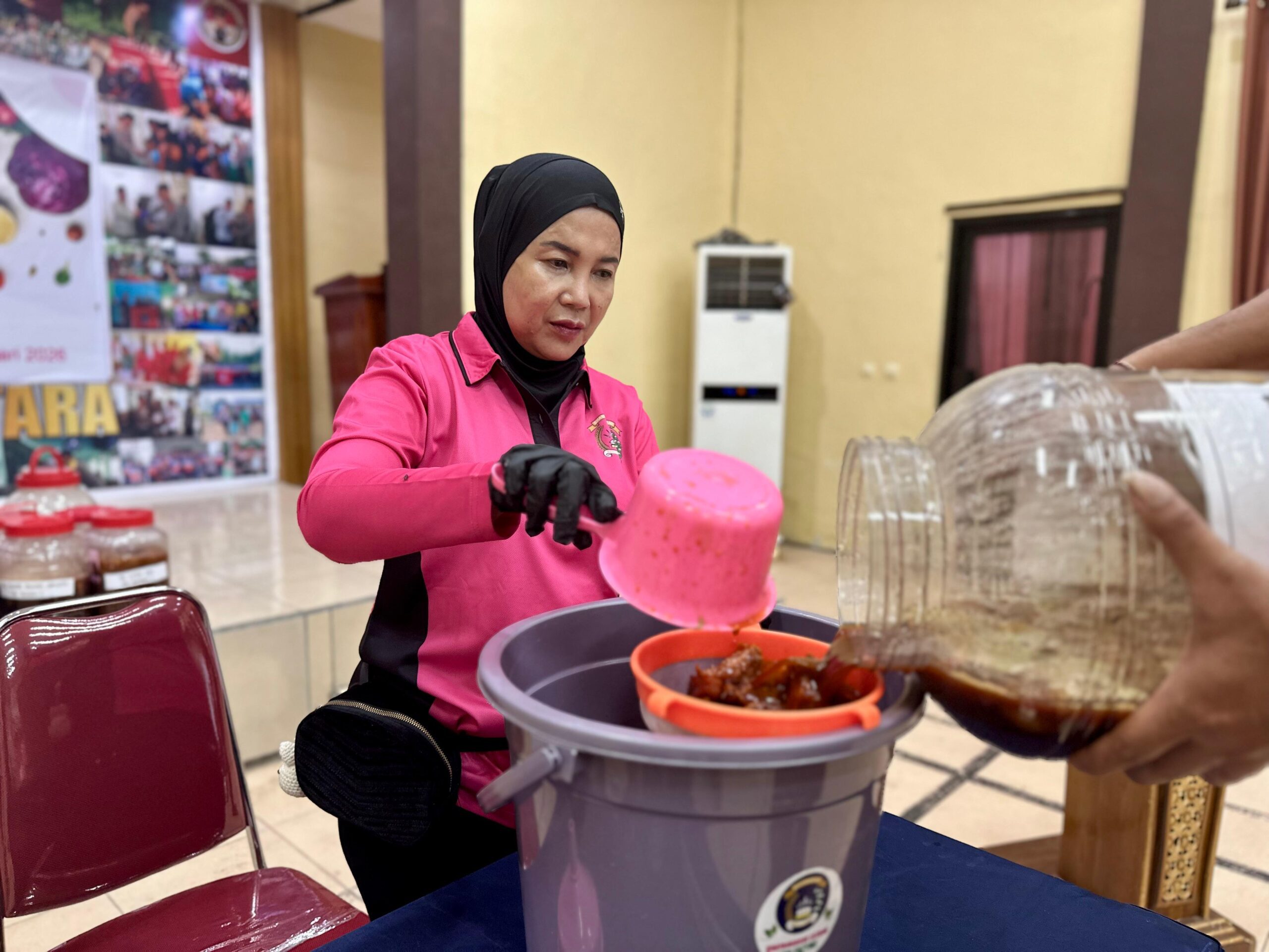 Bhayangkari Lombok Utara Panen 750 Liter Eco Enzym, Siap Disalurkan ke Petani