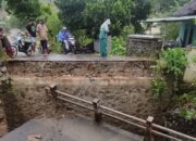 Longsor Landa Lombok Barat, Jembatan Penghubung Desa Ambruk