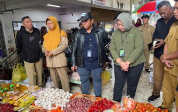 Sidak Pasar Renteng, Bulog NTB Jamin Harga Beras Rp12.500 Stabil