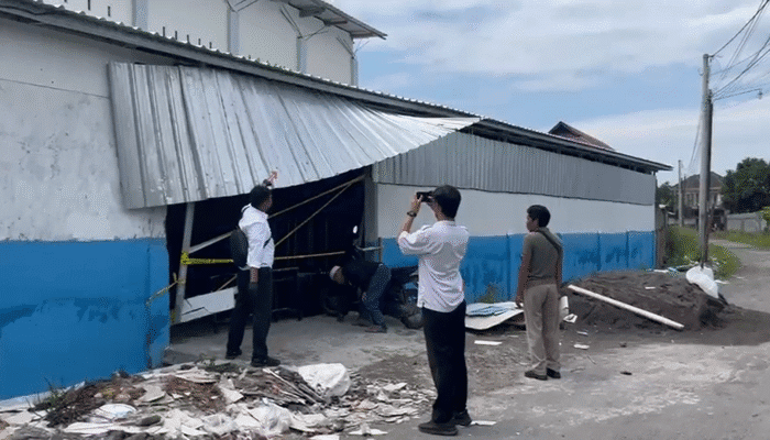 Warga Paok Lombok Rusak Dapur MBG di Lahan Wakaf
