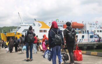Penumpang Pelabuhan Lembar Turun 23 Persen, Arus Logistik Justru Naik 11 Persen