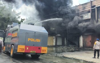 Depo Oli di Ampenan Mataram Ludes Terbakar, Karyawan Lompat dari Lantai Dua