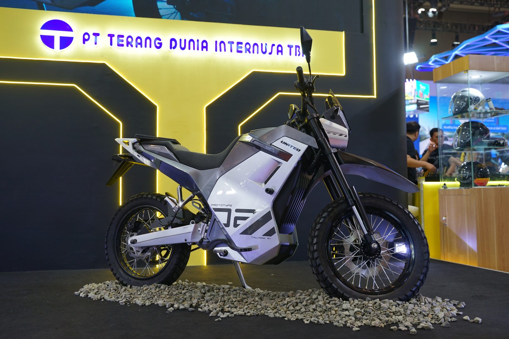 United RX6000 Meluncur, Motor Listrik Bergaya Trail dengan Jarak Tempuh 120 Km