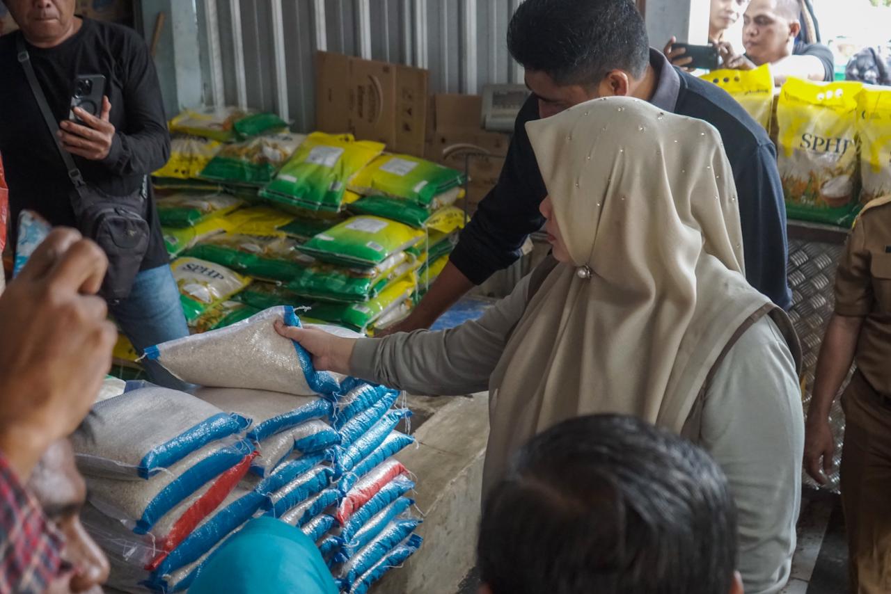 Wagub NTB Sidak Pasar Amahami, Harga Pangan Ramadan Masih Stabil