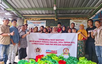 PWI NTB dan Alfamart Salurkan Sembako untuk Nelayan Terdampak Banjir di Lombok Barat