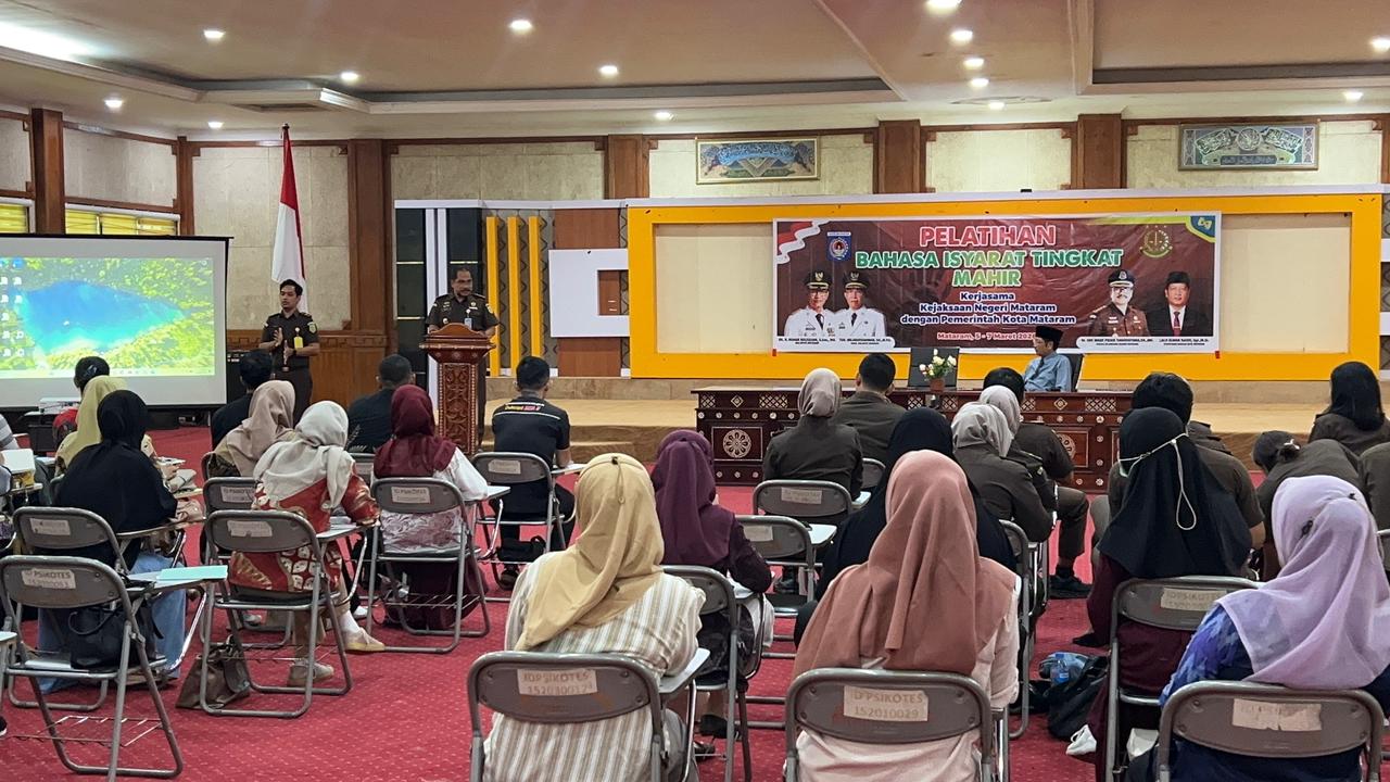 Kejari Mataram–Pemkot Gelar Pelatihan Bahasa Isyarat Mahir, Dorong Pelayanan Publik Inklusif