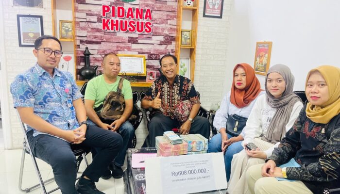 Anggota DPRD Lobar Kembalikan Rp608 Juta ke Kejari Mataram dalam Kasus Korupsi Bansos