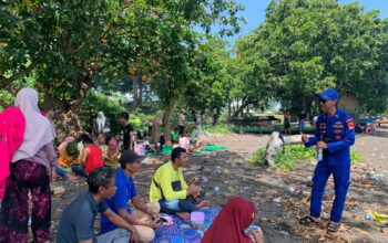 Lebaran Ketupat di Dompu Ramai, Polisi Perairan Siaga Amankan Pantai Pekat