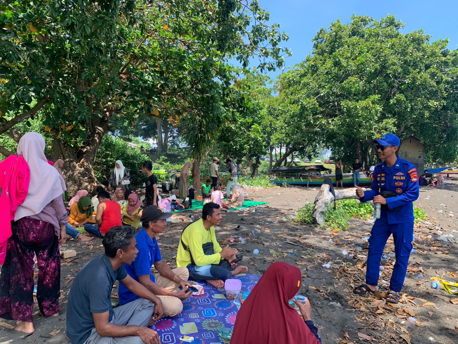 Lebaran Ketupat di Dompu Ramai, Polisi Perairan Siaga Amankan Pantai Pekat
