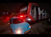 BREAKING NEWS: Tabrakan Beruntun KRL di Bekasi Timur, Diduga Berawal dari Taksi Terobos Perlintasan