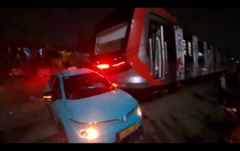 BREAKING NEWS: Tabrakan Beruntun KRL di Bekasi Timur, Diduga Berawal dari Taksi Terobos Perlintasan