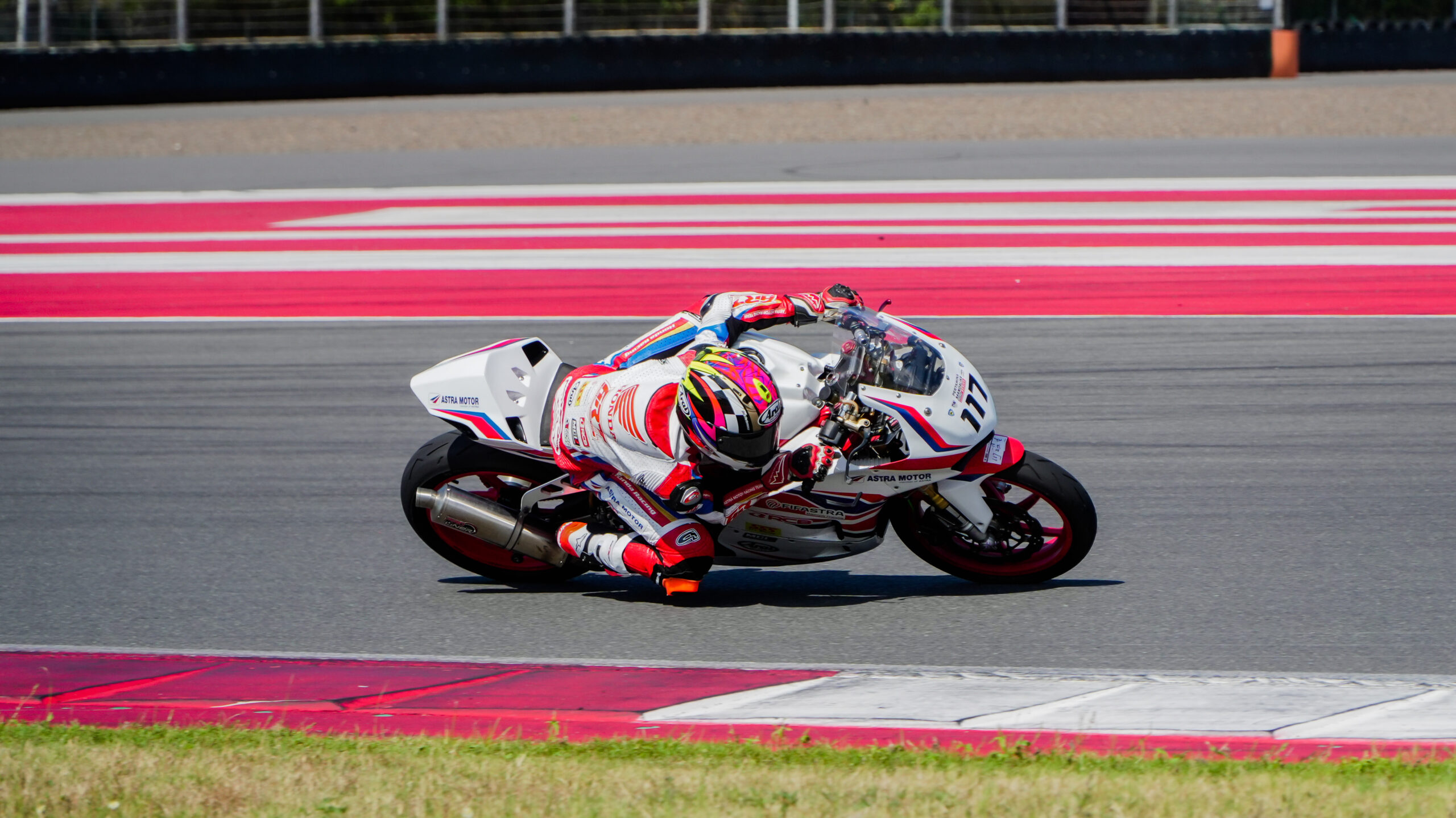 Duel Panas Mandalika Racing Series 2026: Selisih Tipis di Semua Kelas, Balapan Makin Sengit di Suhu Ekstrem