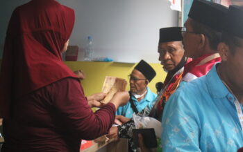 Jelang Berangkat Haji, CJH Lombok Serbu Penukaran Riyal di Asrama Haji