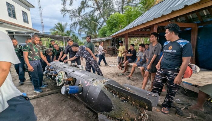 Nelayan Temukan Benda Misterius Mirip Torpedo di Gili Trawangan