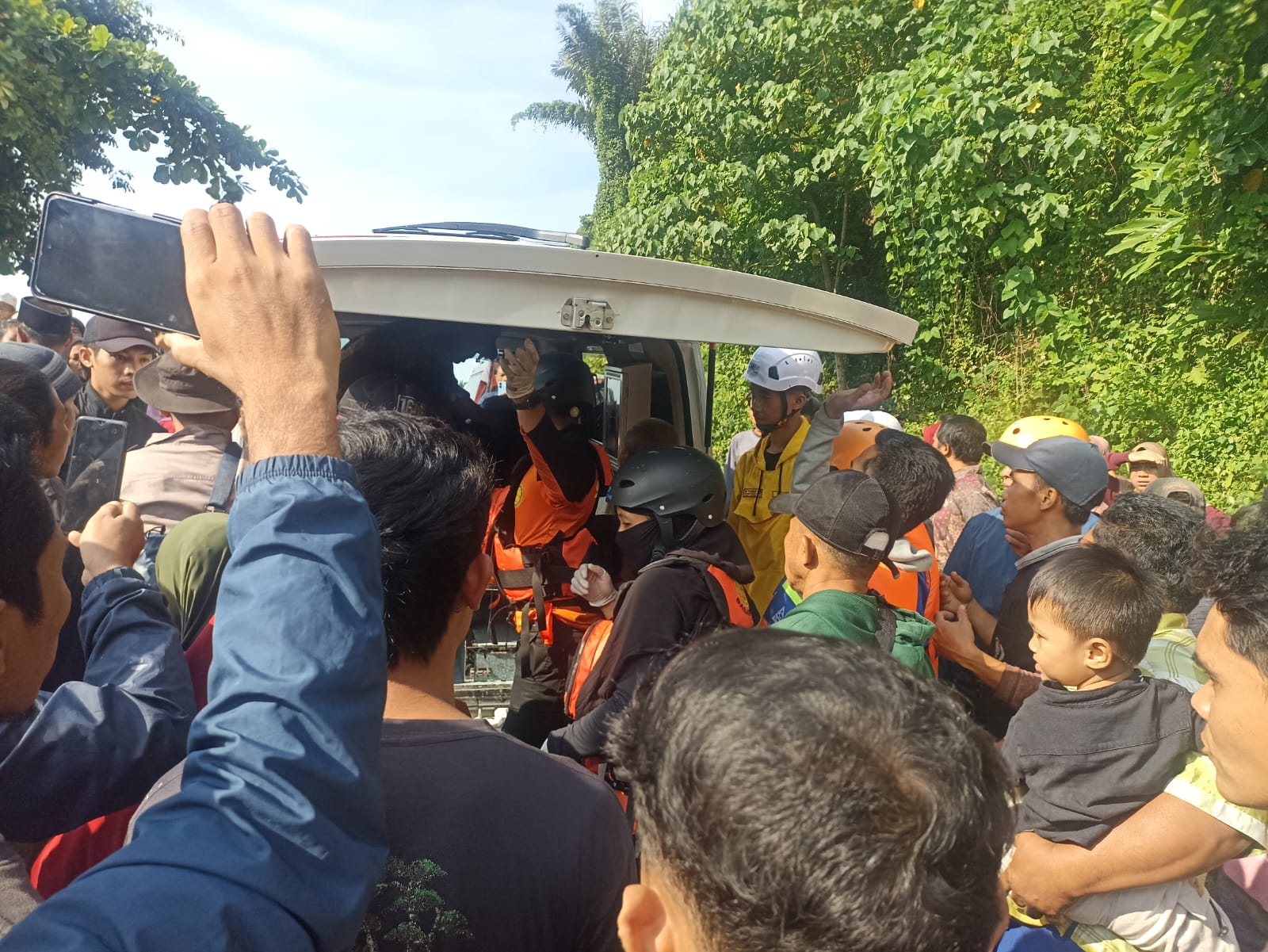 4 Hari Hilang Terseret Banjir, Heri Saputra Ditemukan Meninggal di Bendungan Meninting