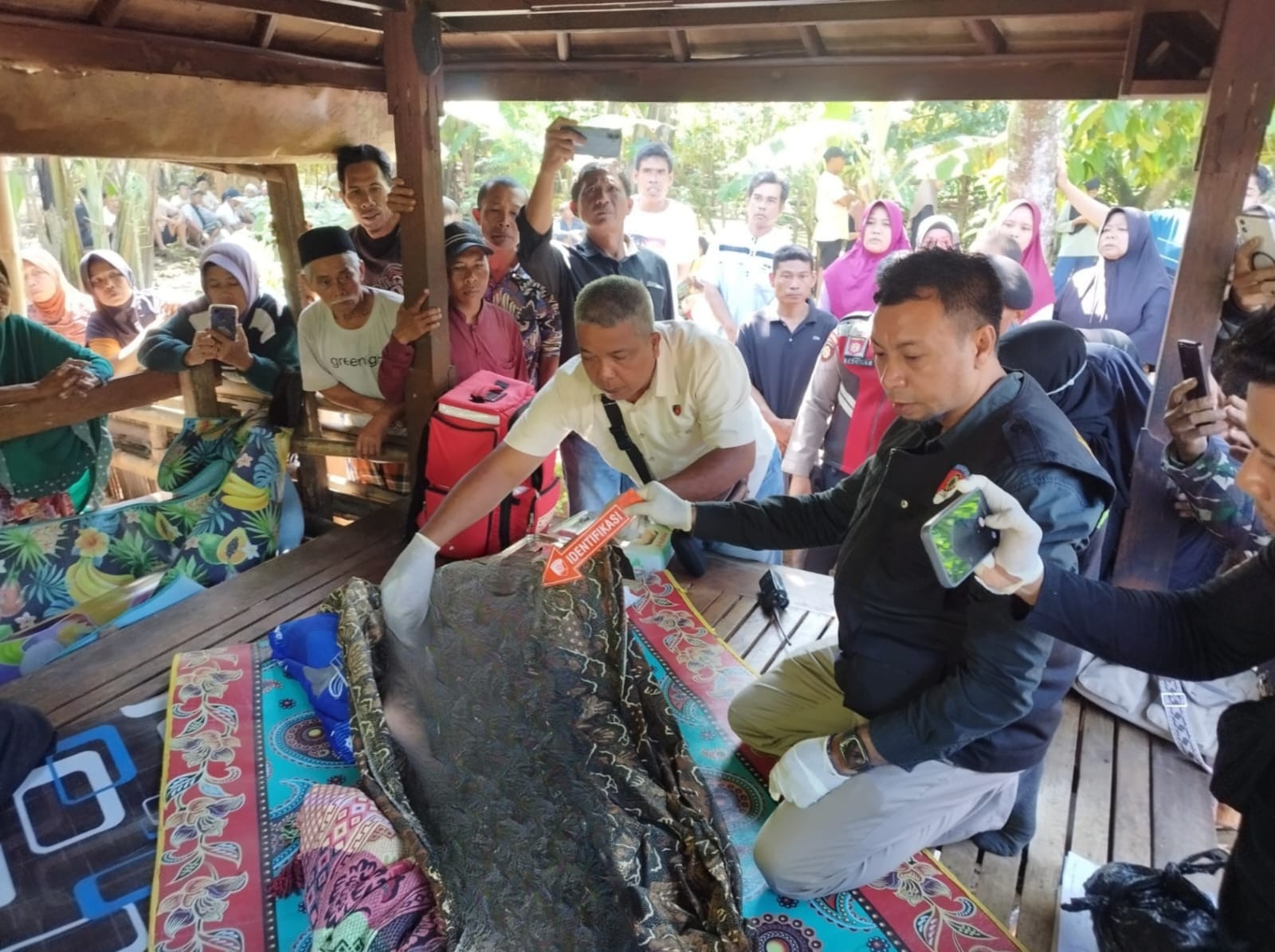 Bocah 6 Tahun Ditemukan Tewas di Saluran Irigasi Narmada, Warga Sempat Lakukan Pencarian