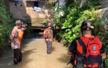 Balita 4 Tahun Hilang Diduga Hanyut di Selokan Praya