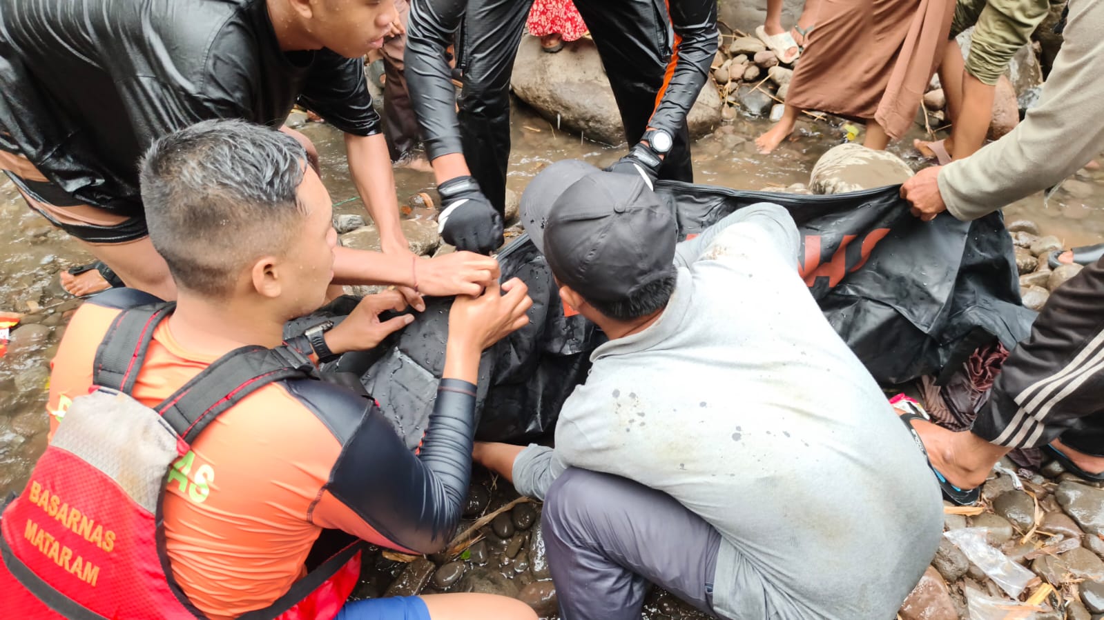 Anak 12 Tahun Tenggelam di Dam Ketangga Ditemukan Meninggal, Tim SAR Evakuasi dalam 3 Jam