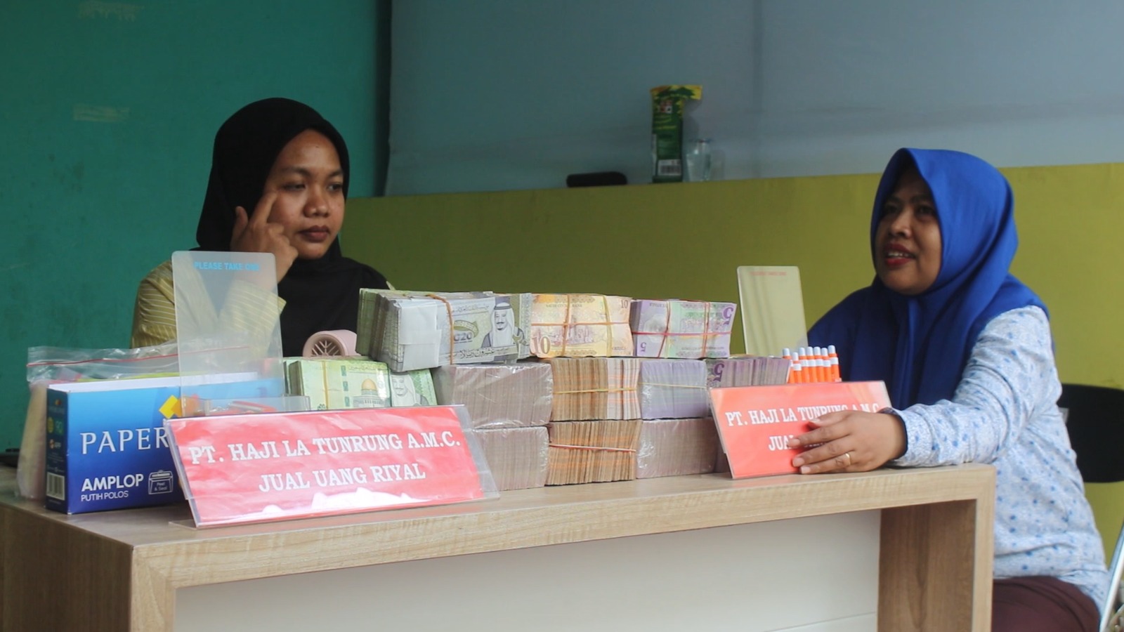 Penukaran Riyal Diserbu CJH di Mataram, Stok Capai Rp1 Miliar