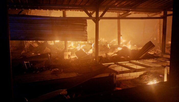 Pasar Pringgabaya Terbakar, 165 Kios Hangus