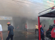 Gerai Indomaret di Mataram Dilalap Api