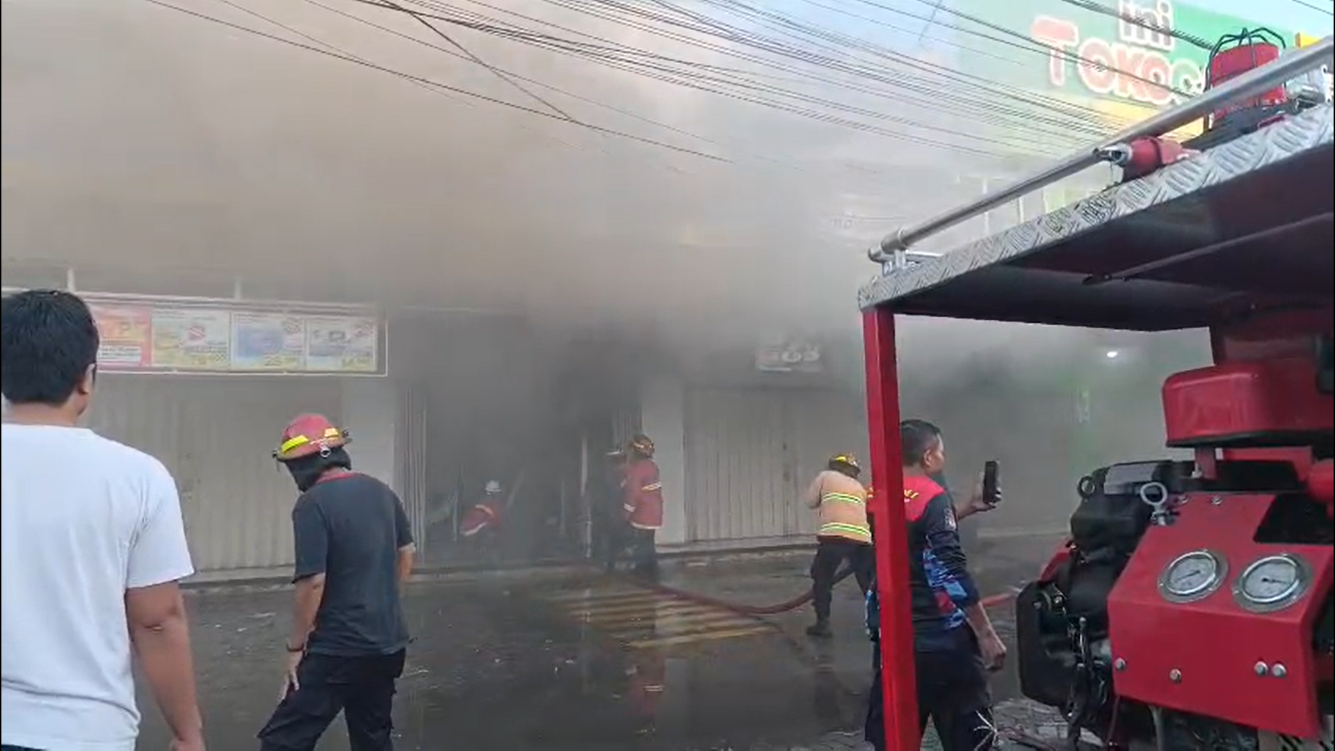 Gerai Indomaret di Mataram Dilalap Api