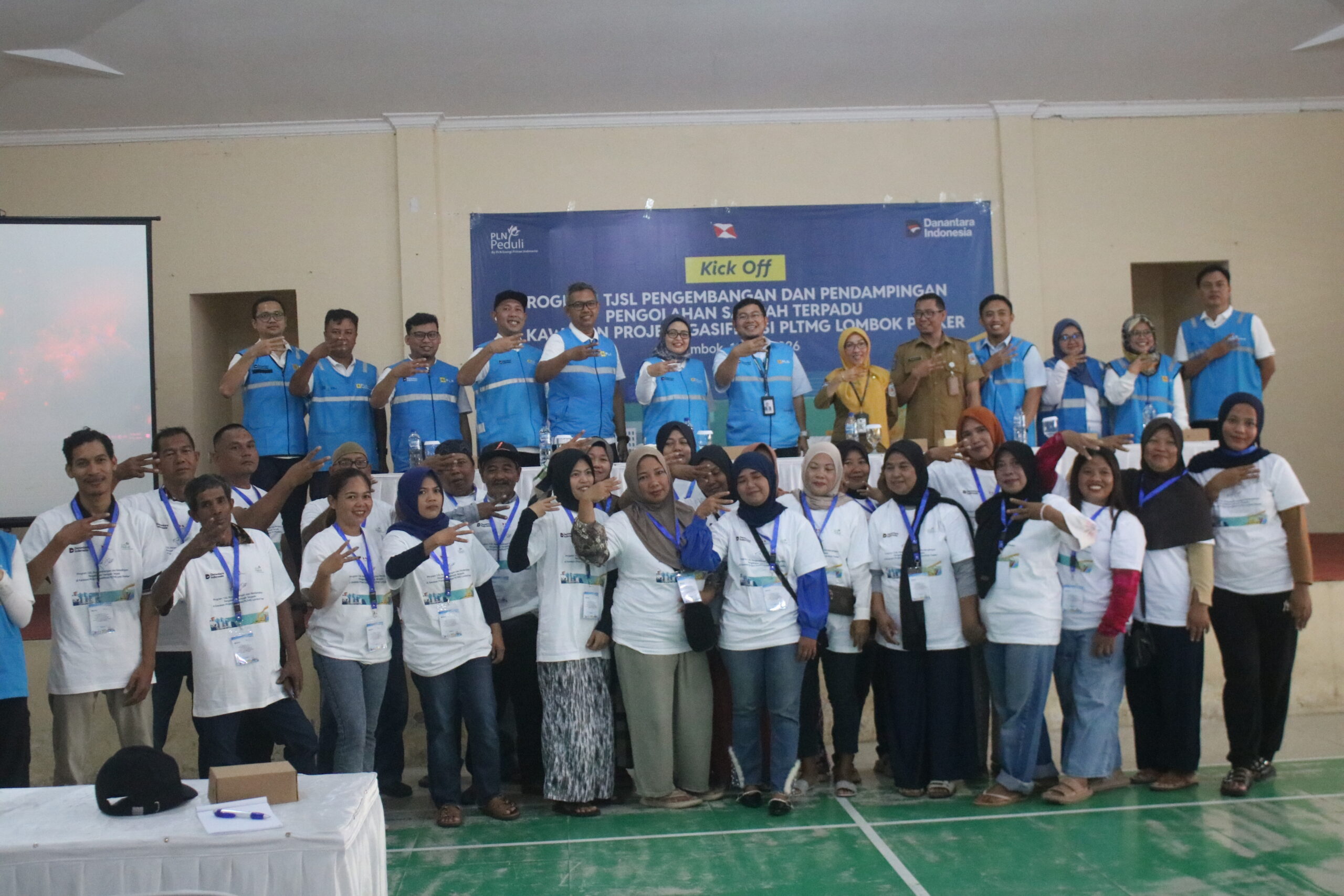 PLN EPI Sulap Sampah Pantai Bagik Kembar Jadi Sumber Cuan UMKM