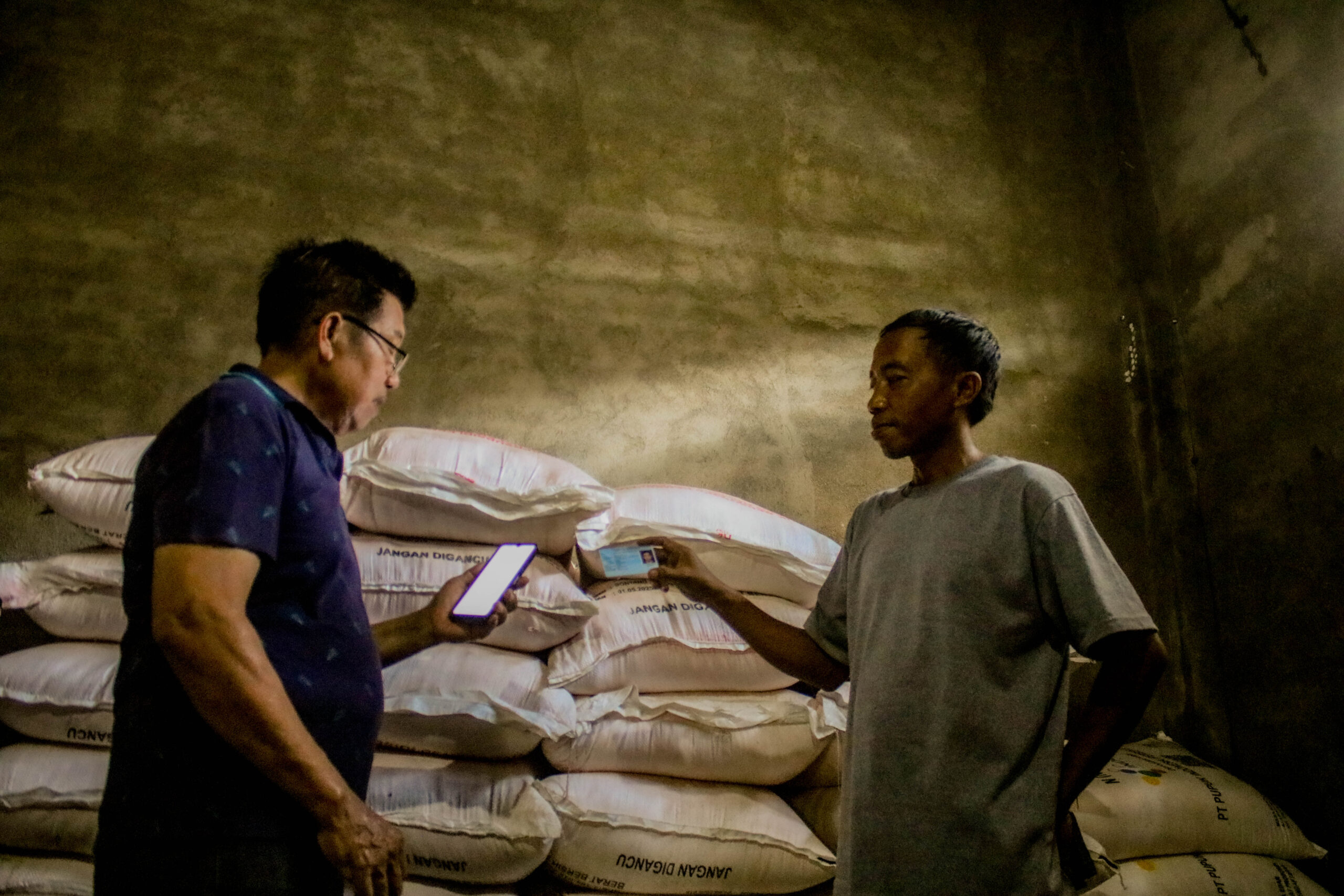 Petani Lombok Kini Tebus Pupuk Subsidi Cukup Pakai KTP
