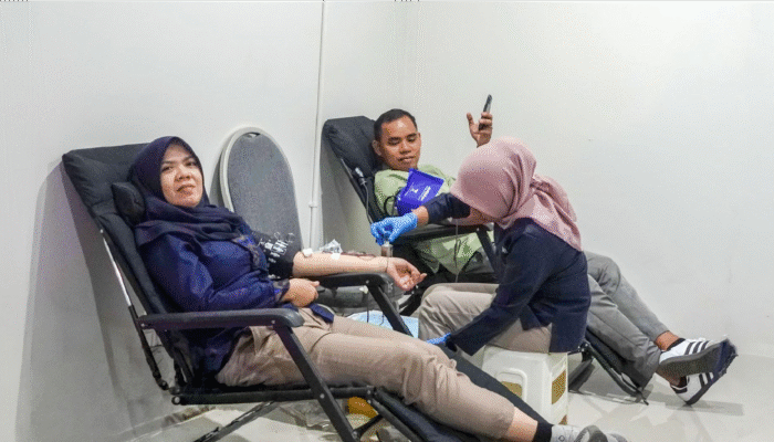Aston Inn Mataram Rayakan 10 Tahun dengan Donor Darah, 21 Kantong Terkumpul