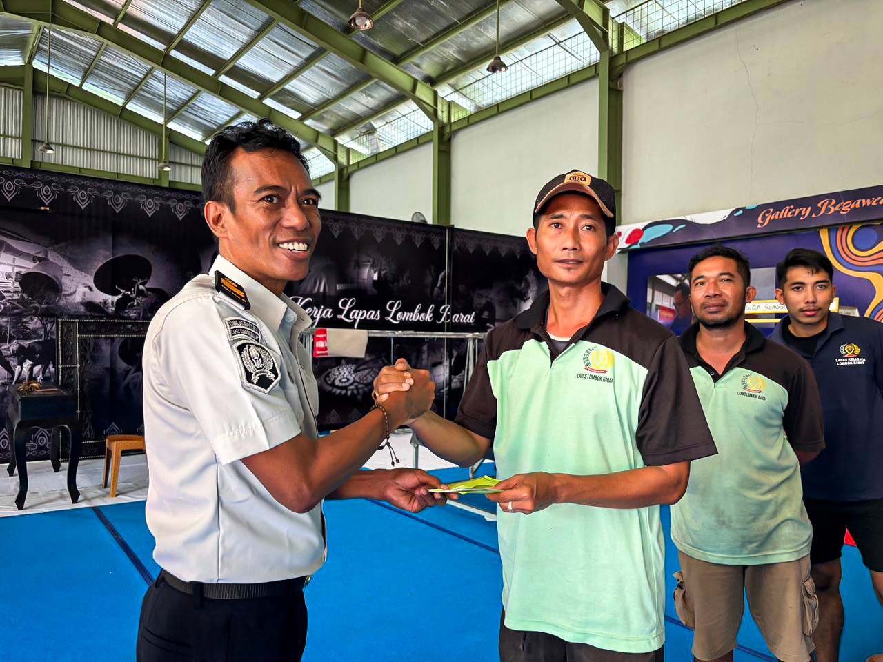 Lapas Lombok Barat Beri Narapidana Buku Tabungan dari Hasil Kerja