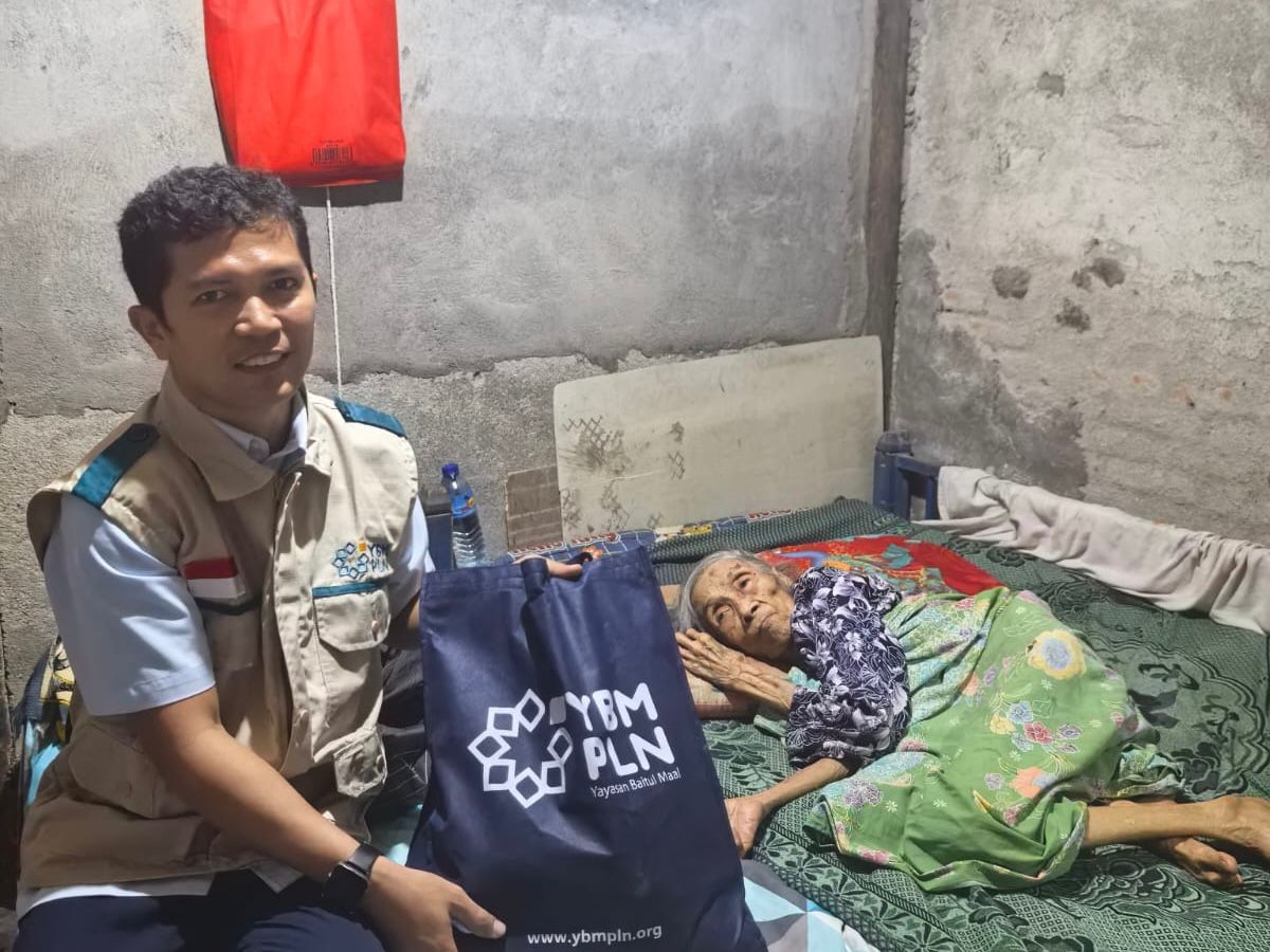 PLN NTB Tebar Senyum untuk Dhuafa, 586 Warga Terima Bantuan