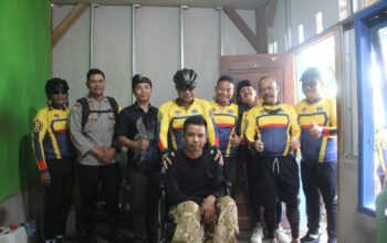Gowes Dulu, Kursi Roda Menyusul: Aksi Kapolres di Bayan Bikin Warga Terharu