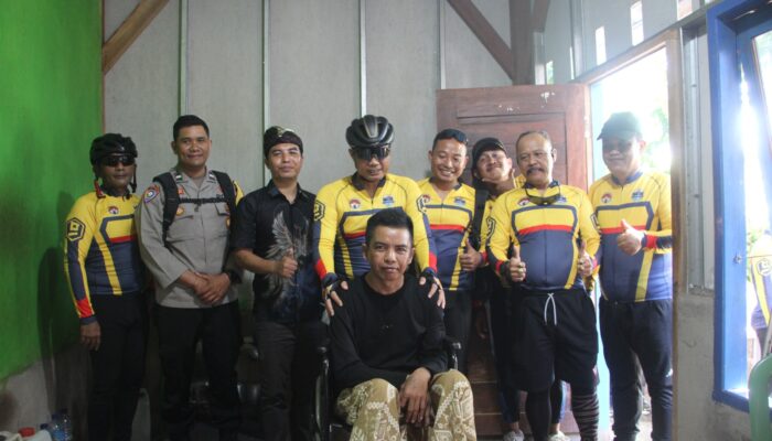 Gowes Dulu, Kursi Roda Menyusul: Aksi Kapolres di Bayan Bikin Warga Terharu