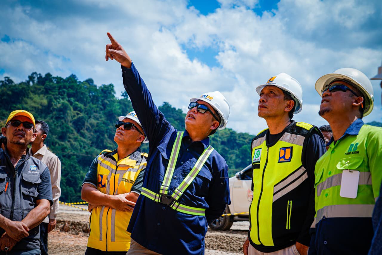 Miq Iqbal Ngegas! Jalan Rusak Sumbawa Dikasih Deadline: “30 Mei, Titik!”