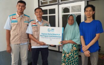 YBM PLN Bedah Rumah Janda Prasejahtera di Ampenan