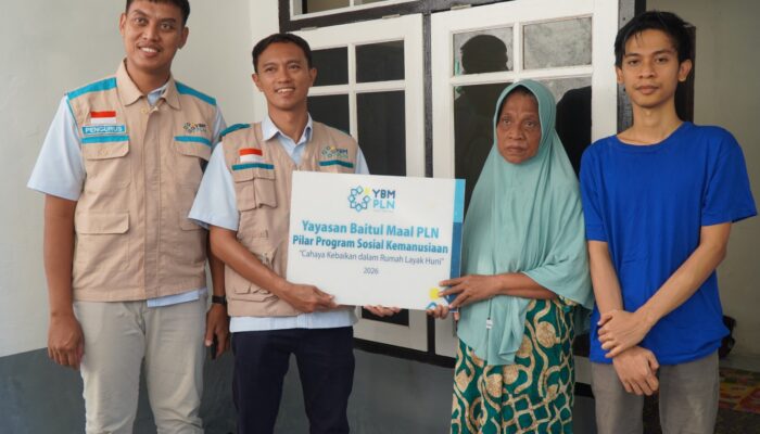 YBM PLN Bedah Rumah Janda Prasejahtera di Ampenan