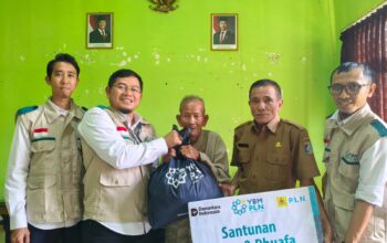 PLN Bagikan 61 Paket Sembako untuk Dhuafa di Lombok Barat