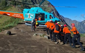 Pendaki Malaysia Cedera di Rinjani Berhasil Dievakuasi ke Bali dengan Helikopter