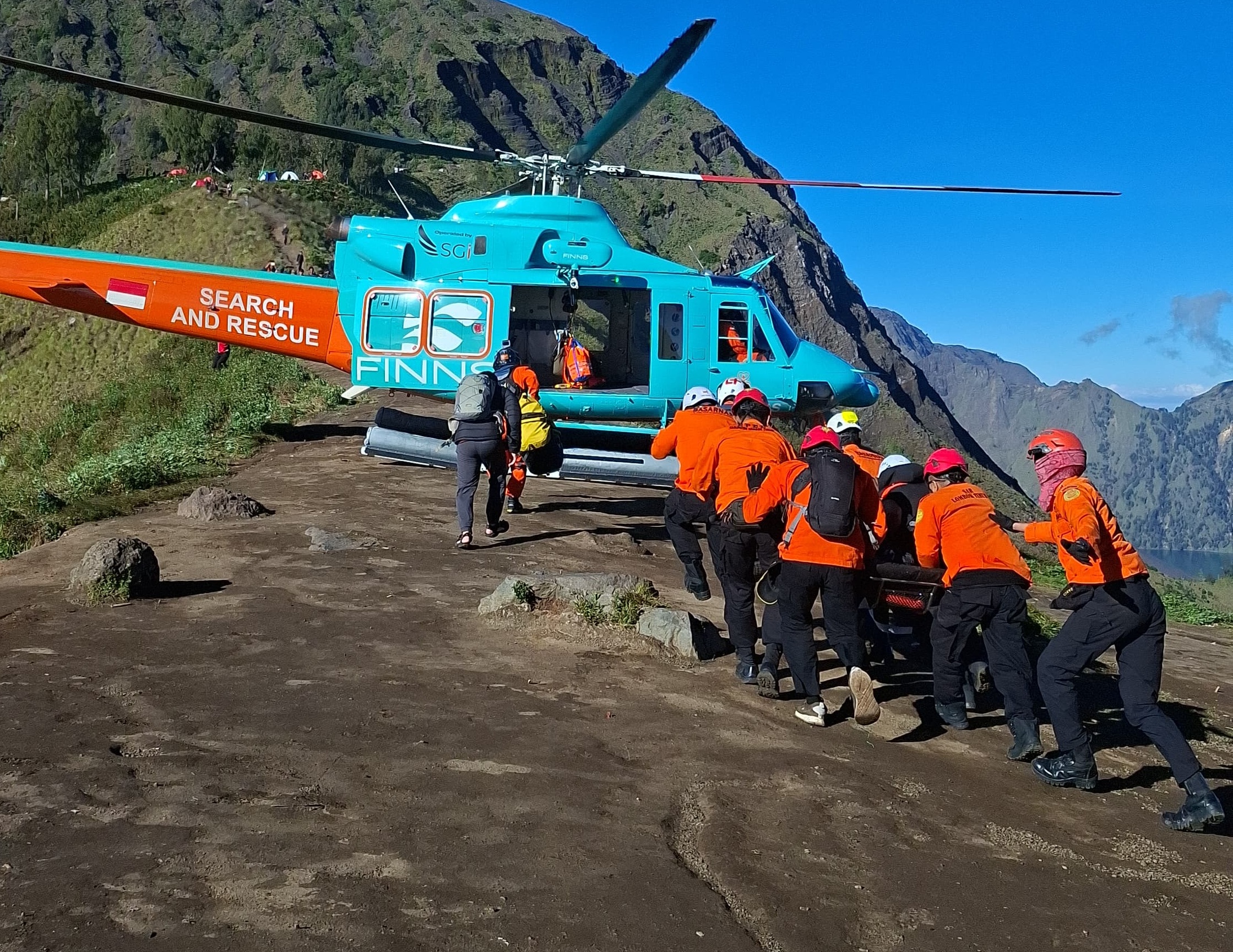 Pendaki Malaysia Cedera di Rinjani Berhasil Dievakuasi ke Bali dengan Helikopter