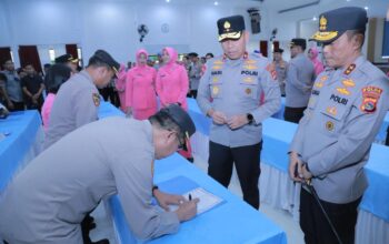 11 Ribu Polisi NTB Teken Pakta Antinarkoba, Disaksikan Istri dan Orang Tua
