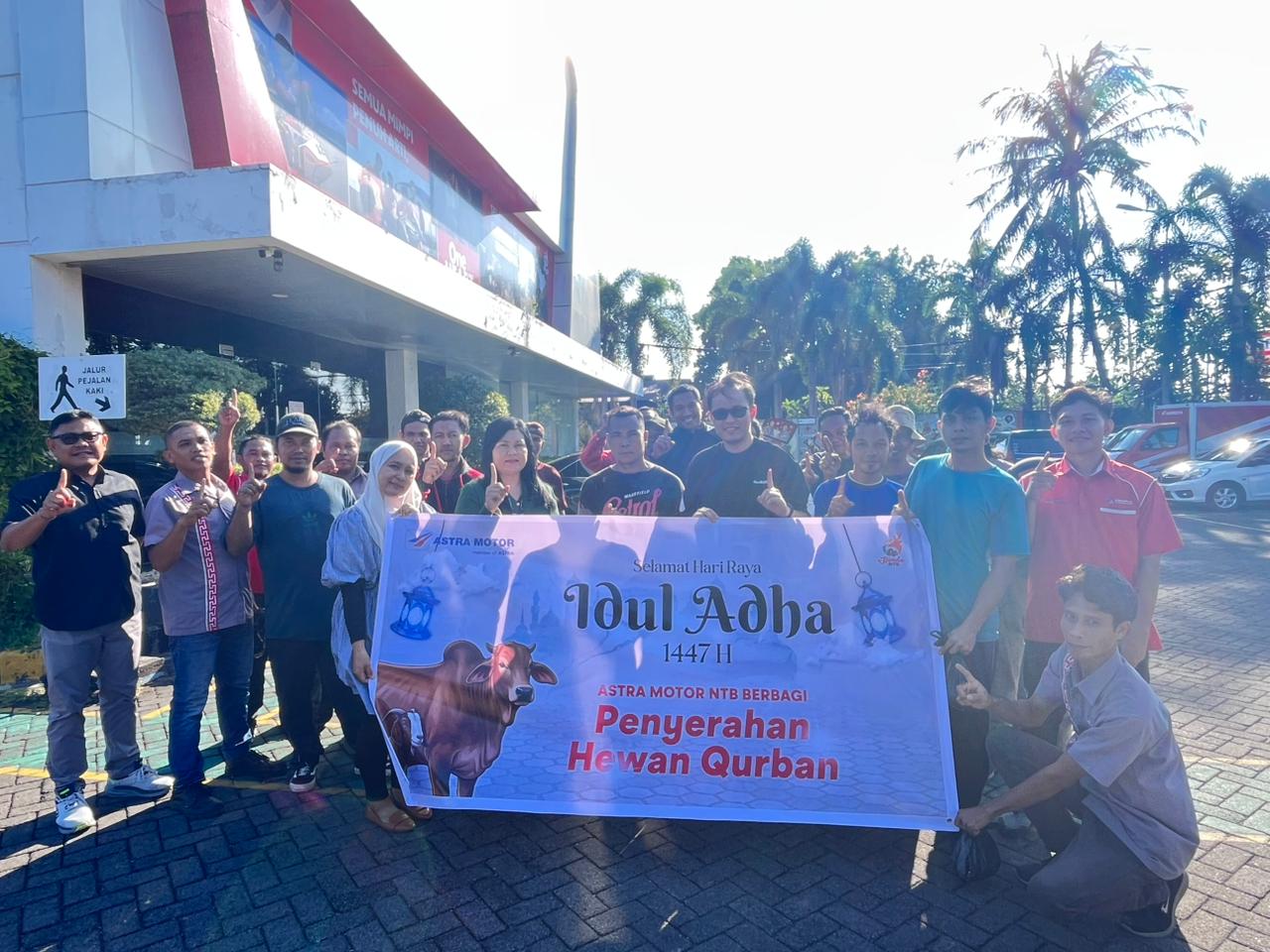 Astra Motor NTB Salurkan total 11 Ekor Kambing Kurban