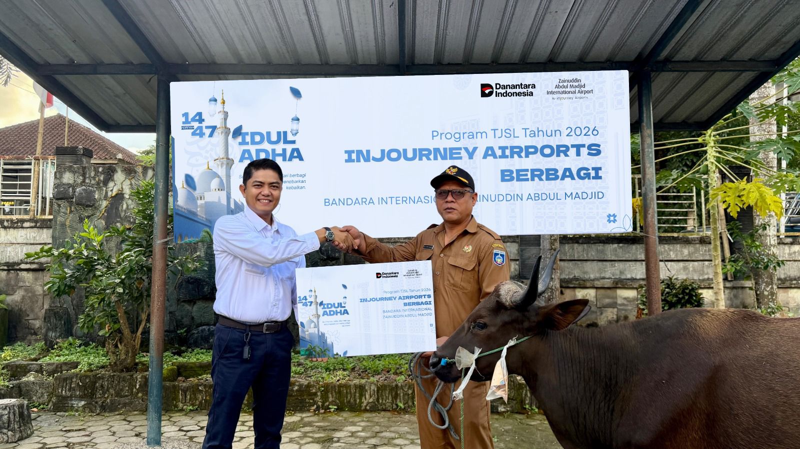 BIZAM Salurkan 4 Sapi Kurban untuk Desa Penyangga dan BAZNAS NTB