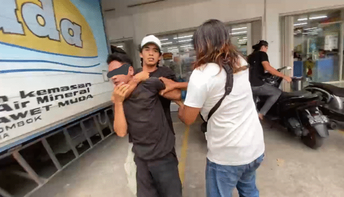 Diajak Ketemuan Cewek FB, Motornya Malah Hilang: 8 Pria Jadi Korban!