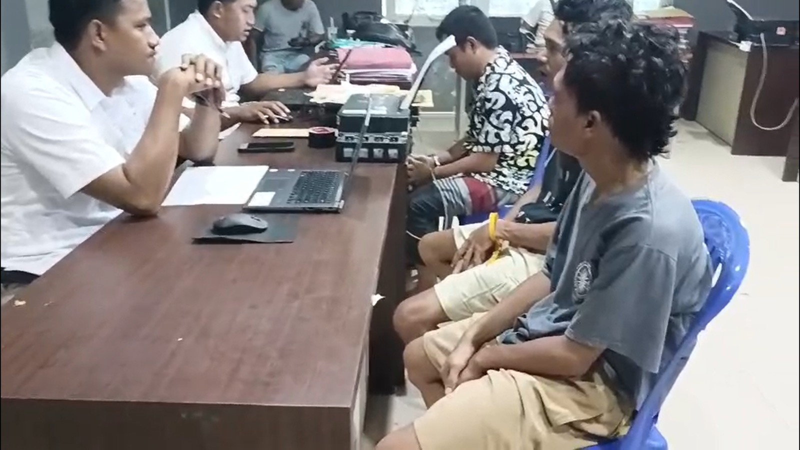 Digerebek Saat Pesta Sabu, Tiga Pria di Jonggat Dibekuk Polisi