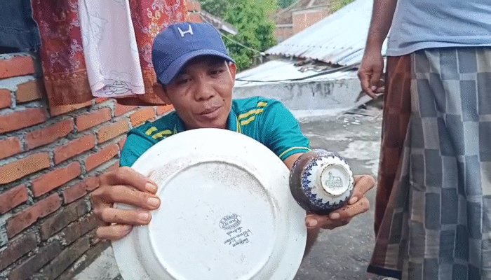 Warga Lombok Kaget! Dalam Makam Ada Harta Zaman Belanda
