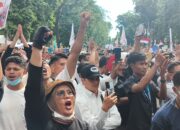 Dukungan Menggema! Ribuan Warga NTB Kawal Program Makan Bergizi Gratis Prabowo